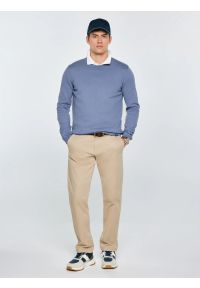 Big-Star - Sweter męski bawełniany niebieski Simoner 402. Okazja: na co dzień, do pracy. Kolor: niebieski. Materiał: bawełna. Długość rękawa: długi rękaw. Długość: długie. Wzór: gładki, aplikacja, ze splotem. Sezon: zima, jesień. Styl: casual, elegancki, klasyczny #5