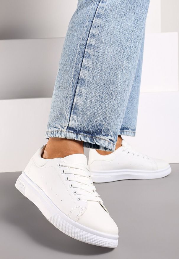 Born2be - Białe Sneakersy Sznurowane na Płaskiej Podeszwie Azih. Kolor: biały. Obcas: na płaskiej podeszwie