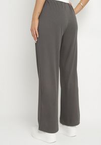 Born2be - Ciemnoszare Spodnie z Gumką w Pasie i Szeroką Nogawką Mironia. Okazja: na co dzień. Kolor: szary. Styl: casual, elegancki #7