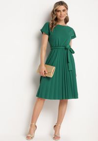 Born2be - Zielona Koktajlowa Sukienka z Krótkim Rękawem i Gumką w Talii z Materiałowym Paskiem Javia. Kolor: zielony. Materiał: materiał. Długość rękawa: krótki rękaw. Styl: wizytowy #6