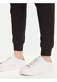 EA7 Emporio Armani Spodnie dresowe 7W000461 AF13135 UC001 Czarny Regular Fit. Kolor: czarny. Materiał: bawełna