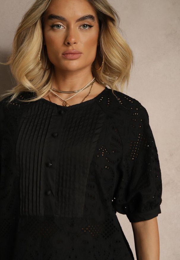 Renee - Czarny Ażurowy Komplet z Szortami i Bluzką z Wiskozy i Bawełny Haloniela. Kolor: czarny. Materiał: wiskoza, bawełna. Wzór: ażurowy