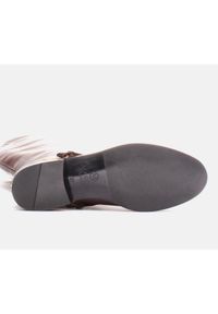 Marco Shoes Skórzane oficerki ze złotą blachą brązowe. Kolor: brązowy. Materiał: skóra #6