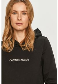 Calvin Klein Jeans - Bluza bawełniana. Okazja: na co dzień. Typ kołnierza: kaptur. Kolor: czarny. Materiał: bawełna. Długość rękawa: długi rękaw. Długość: długie. Wzór: gładki. Styl: casual #5