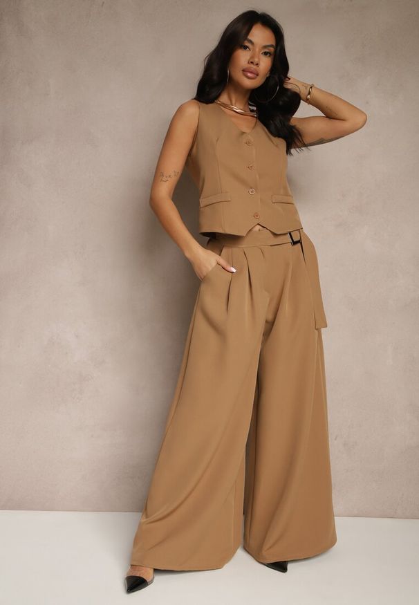 Renee - Jasnobrązowy Komplet Garniturowy z Kamizelką i Spodniami o Szerokim Kroju Ravirana. Kolor: brązowy