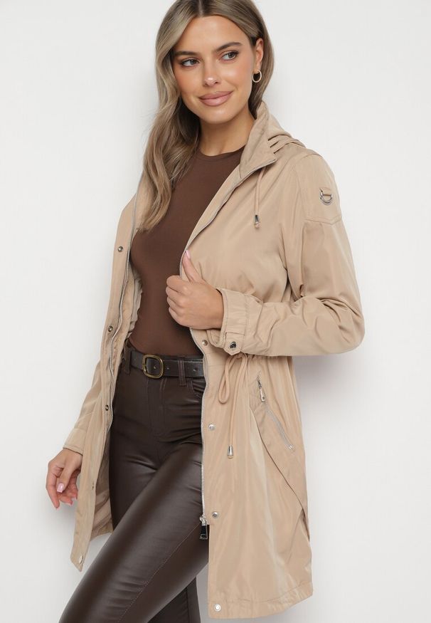 Born2be - Beżowa Kurtka Parka z Odpinanym Kapturem i Troczkami w Talii Fesslora. Okazja: na co dzień, na spacer. Kolor: beżowy. Materiał: wełna, jeans. Długość: długie. Styl: elegancki, casual