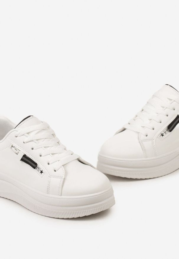 Born2be - Biało-Czarne Sneakersy na Grubej Podeszwie z Ozdobnym Suwakiem Vitrea. Nosek buta: okrągły. Kolor: czarny. Materiał: materiał. Obcas: na obcasie. Wysokość obcasa: niski