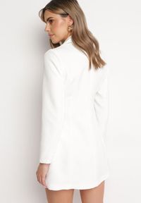 Born2be - Biała Marynarka Sukienka Zapinana na Guziki z Kieszeniami i Aplikacją 3D Różyczek Velira. Okazja: na co dzień. Kolor: biały. Wzór: aplikacja. Typ sukienki: proste. Styl: klasyczny, casual, elegancki #7