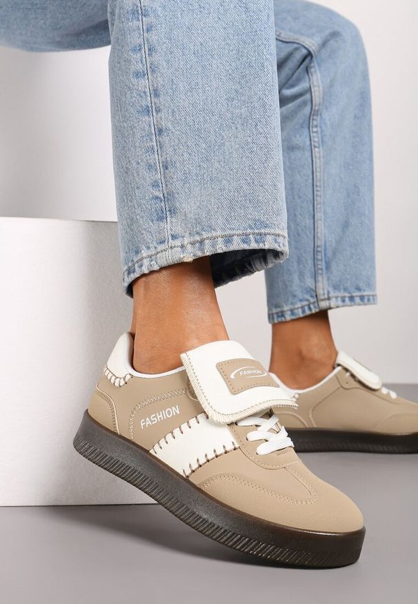 Born2be - Ciemnobeżowe Sneakersy na Grubej Podeszwie z Kontrastującymi Wstawkami i Wywiniętym Językiem Mirinae. Nosek buta: okrągły. Zapięcie: sznurówki. Kolor: beżowy. Materiał: materiał. Obcas: na obcasie. Wysokość obcasa: niski