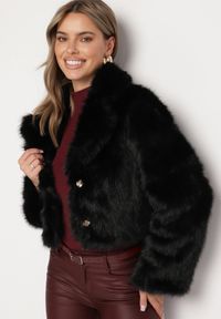 Born2be - Czarna Futerkowa Kurtka o Krótkim Kroju z Eleganckim Kołnierzem Tazamisa. Okazja: na co dzień. Kolor: czarny. Materiał: jeans. Długość: krótkie. Styl: elegancki #4
