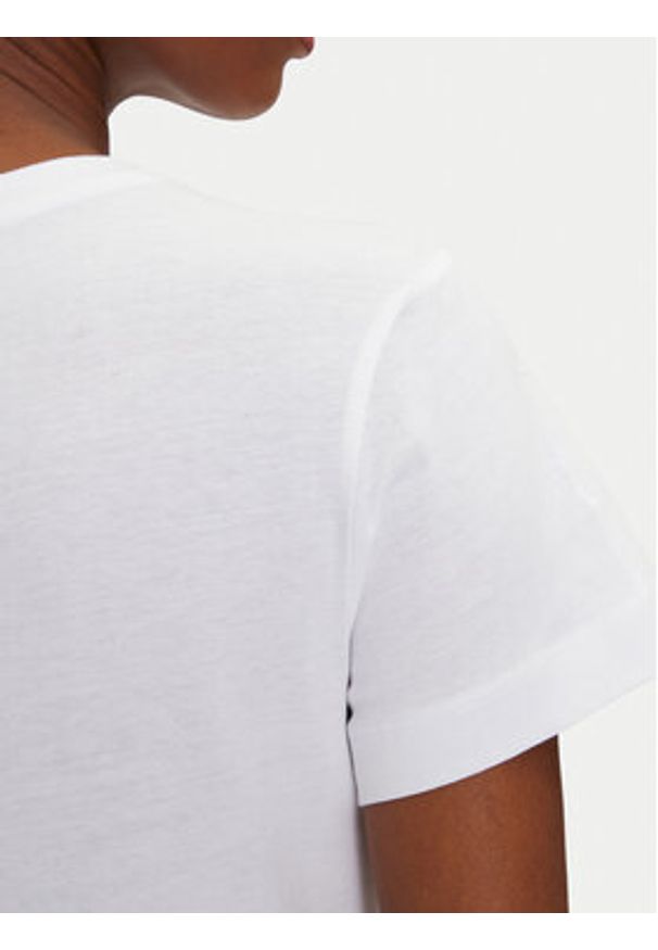 Guess T-Shirt V5GI10 K9RM1 Biały Regular Fit. Kolor: biały. Materiał: bawełna