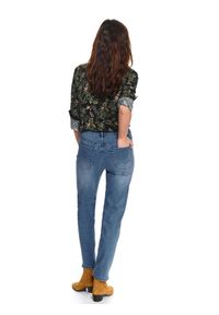 TOP SECRET - Spodnie damskie jeansowe regular. Okazja: na spacer. Kolor: niebieski. Materiał: jeans. Sezon: wiosna. Styl: klasyczny, sportowy #2