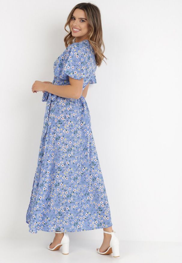 Born2be - Niebieska Sukienka Theminophe. Okazja: na co dzień. Kolor: niebieski. Materiał: materiał, tkanina, wiskoza. Wzór: kropki. Typ sukienki: rozkloszowane, kopertowe, proste. Styl: casual. Długość: maxi