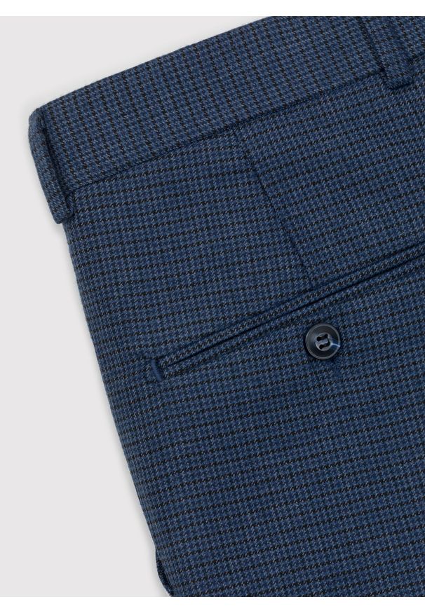 Pako Lorente - PAKO LORENTE – Granatowe spodnie garniturowe w pepitkę. Kolor: niebieski. Materiał: poliester, elastan, wiskoza