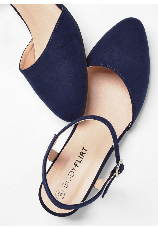 bonprix - Czółenka z paskiem i odkrytą piętą, na niskim obcasie. Zapięcie: pasek. Kolor: niebieski. Materiał: welur, skóra. Obcas: na obcasie. Styl: klasyczny. Wysokość obcasa: niski