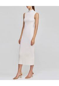 ACLER AUSTRALIA - Dopasowana sukienka Rickman. Kolor: biały. Materiał: materiał, prążkowany. Typ sukienki: dopasowane. Długość: midi