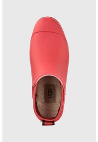 Ugg - UGG kalosze W Droplet damskie kolor czerwony. Nosek buta: okrągły. Kolor: czerwony. Materiał: wełna, włókno, guma #4