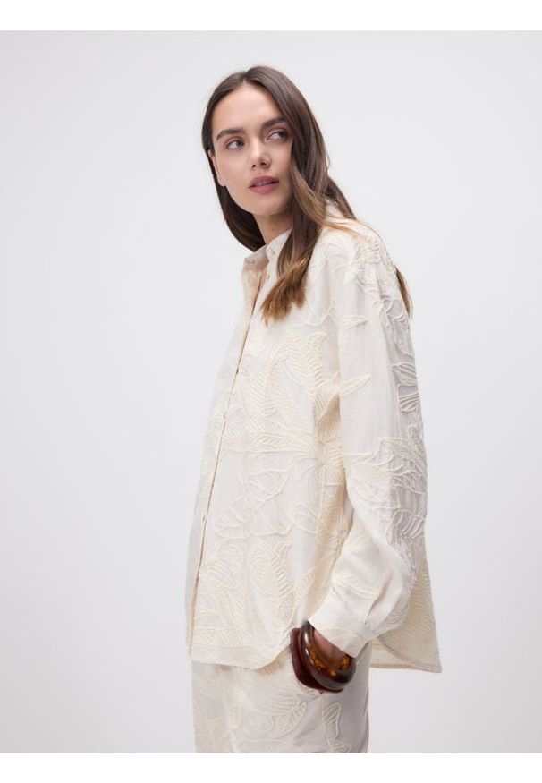 Reserved - Koszula z wyszywanym wzorem - beżowy. Kolor: beżowy. Materiał: wiskoza, tkanina