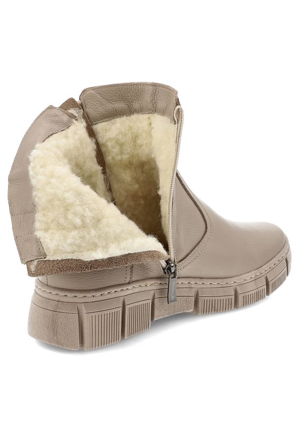 Botki damskie Wasak, licowe skórzane z płaską podeszwą i ocieplane futerkiem, beżowe, 730. Okazja: na co dzień. Kolor: beżowy. Materiał: skóra, futro, wełna. Wzór: grochy. Sezon: jesień, zima. Obcas: na płaskiej podeszwie. Styl: casual