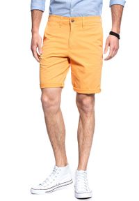 Wrangler - SPODENKI MĘSKIE WRANGLER CHINO SHORT AMBER YELLOW W14AMM15V. Materiał: materiał. Wzór: jednolity, aplikacja