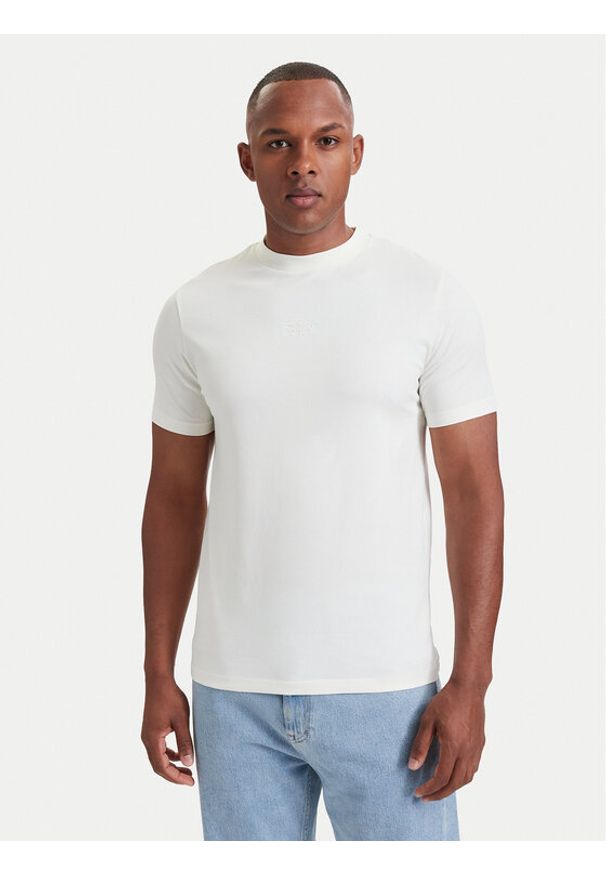 Karl Lagerfeld - KARL LAGERFELD T-Shirt 755040 564235 Kremowy Regular Fit. Typ kołnierza: dekolt w karo. Kolor: kremowy. Materiał: bawełna