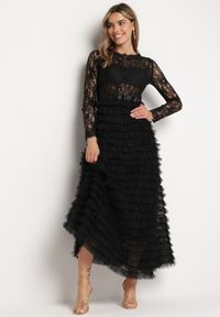 Born2be - Czarna Maxi Sukienka Rozkloszowana z Koronkową Górą i Tiulowymi Falbankami Firina. Typ kołnierza: kołnierz z falbankami. Kolor: czarny. Materiał: tiul, koronka. Długość: maxi #1