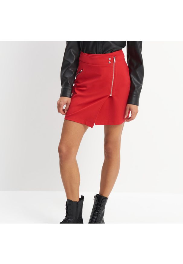 Mohito - Asymetryczna spódnica - Czerwony. Kolor: czerwony