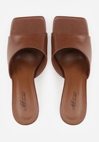 Born2be - Brązowe Klapki na Szpilce z Otwartym Kwadratowym Noskiem Avalessa. Okazja: na co dzień, na ślub cywilny, na wesele. Nosek buta: otwarty. Kolor: brązowy. Materiał: jeans. Obcas: na szpilce. Styl: casual, elegancki, wizytowy #4