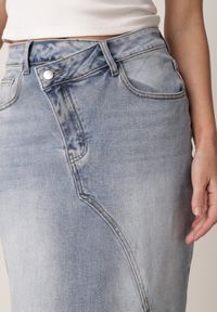 Born2be - Niebieska Jeansowa Spódnica z Bawełną Wysokim Stanem i Rozcięciem na Nogę Vikinori. Okazja: na co dzień, do pracy. Stan: podwyższony. Kolor: niebieski. Materiał: bawełna, jeans. Styl: casual, klasyczny #5