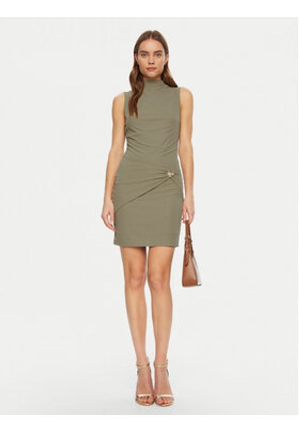 Guess Sukienka dzianinowa W5RK24 KAQL2 Zielony Regular Fit. Kolor: zielony. Materiał: syntetyk