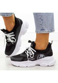 Czarne sneakersy damskie Vinceza 8771. Kolor: czarny. Materiał: skóra