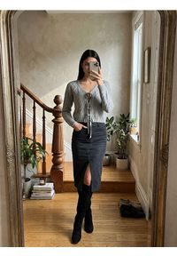 Sinsay - Spódnica jeansowa midi - czarny. Kolor: czarny. Materiał: jeans