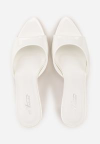 Renee - Białe Klapki Peep Toe na Szpilce ze Szpiczastym Noskiem Arinatia. Okazja: na co dzień, na imprezę. Nosek buta: otwarty. Kolor: biały. Sezon: lato. Obcas: na szpilce. Styl: casual, elegancki. Wysokość obcasa: średni #6