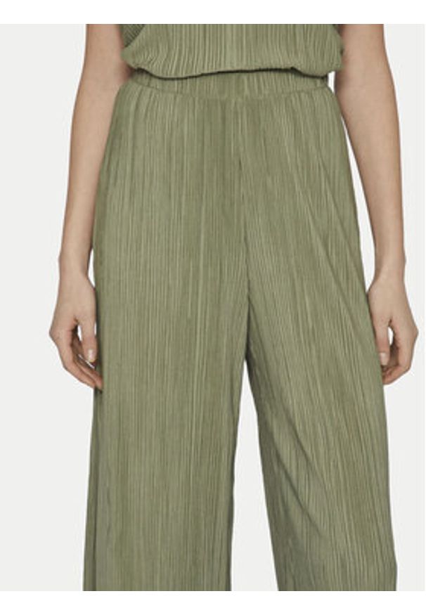 Vila Kuloty Plisa 14096324 Zielony Regular Fit. Kolor: zielony. Materiał: syntetyk, wiskoza