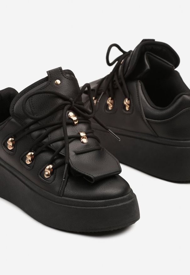Born2be - Czarne Sneakersy na Platformie z Ozdobnym Szerokim Językiem Zarinea. Okazja: na co dzień. Nosek buta: okrągły. Zapięcie: sznurówki. Kolor: czarny. Materiał: jeans. Obcas: na platformie