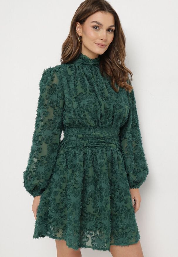 Born2be - Zielona Rozkloszowana Sukienka Koronkowa Mini Alatalo. Kolor: zielony. Materiał: koronka. Długość: mini