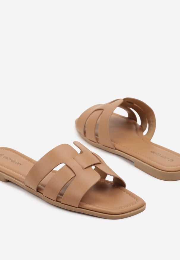 Renee - Brązowe Klapki z Ozdobnymi Paskami Dovina. Okazja: na co dzień. Kolor: brązowy. Materiał: jeans. Sezon: lato. Styl: elegancki, casual