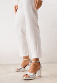 Renee - Srebrne Sandały VICES na Słupku i Grubej Podeszwie z Wkładką ze Skóry Naturalnej Adeia. Okazja: na urodziny, na wesele, na ślub cywilny, na imprezę. Zapięcie: pasek. Kolor: srebrny. Materiał: skóra. Sezon: lato. Obcas: na słupku. Styl: elegancki #1