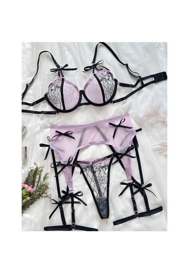 Intica - Komplet koronkowej bielizny na romantyczne wieczory Betsie. Kolor: fioletowy. Materiał: koronka. Wzór: koronka