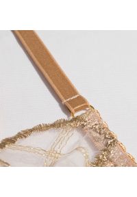 Intica - Komplet bielizny metalizowanej z subtelnymi zdobieniami Oretta. Kolor: złoty. Materiał: tkanina, materiał. Wzór: aplikacja #10