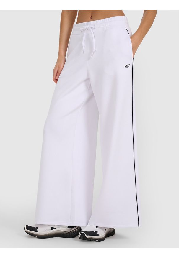 4f - 4F Spodnie dresowe z wiskozą damskie - białe M. Kolor: biały. Materiał: wiskoza, dresówka. Wzór: gładki, ze splotem. Sport: fitness