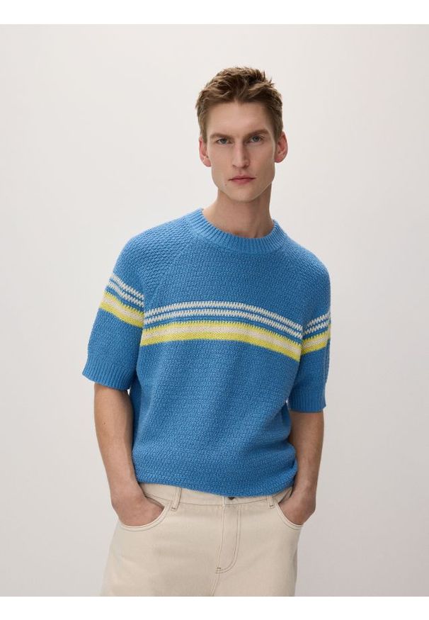 Reserved - Sweter o strukturalnym splocie - niebieski. Kolor: niebieski. Materiał: bawełna, dzianina. Wzór: ze splotem