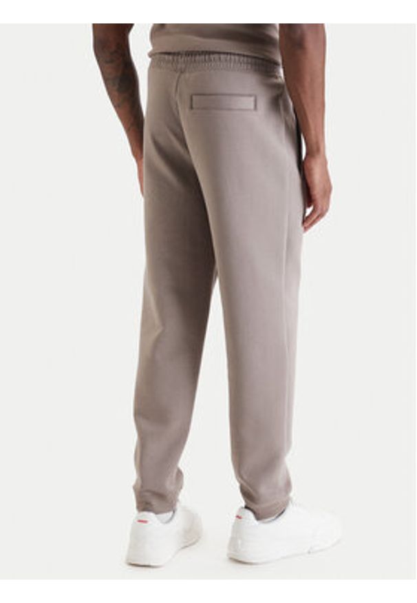 Hugo - HUGO Spodnie dresowe Dimacs 50533695 Beżowy Relaxed Fit. Kolor: beżowy. Materiał: bawełna