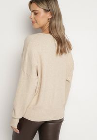 Born2be - Beżowy Sweter z Dekoltem w V z Domieszką Kaszmiru Mariara. Okazja: na co dzień. Typ kołnierza: dekolt w kształcie V. Kolor: beżowy. Materiał: kaszmir. Wzór: bez wzorów. Styl: casual #7