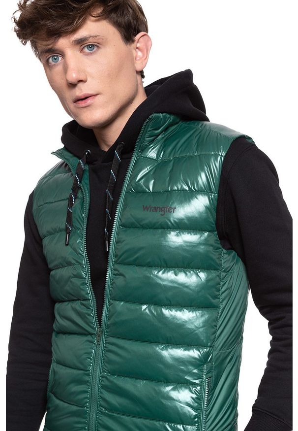 Wrangler - MĘSKI BEZRĘKAWNIK WRANGLER PUFFER VEST PINE W4A3XTG01 112129073. Materiał: puch. Długość rękawa: bez rękawów