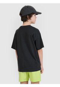 4f - 4F T-shirt oversize gładki chłopięcy - czarny 134 (8-9 lat). Okazja: na co dzień. Kolor: czarny. Materiał: bawełna, tkanina, jersey. Długość rękawa: krótki rękaw. Długość: krótkie. Wzór: gładki. Sezon: lato. Styl: klasyczny, elegancki, sportowy, casual