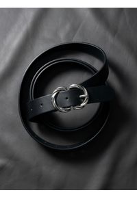 Sinsay - Pasek z imitacji skóry - czarny. Kolor: czarny. Materiał: skóra #1