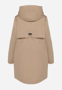 Born2be - Ciemnobeżowa Klasyczna Kurtka Parka z Kapturem i Ściągaczem w Talii Tulasira. Okazja: na co dzień. Typ kołnierza: kaptur. Kolor: beżowy. Materiał: jeans. Styl: klasyczny #7