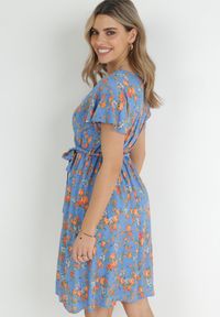 Born2be - Niebieska Sukienka Midi z Wiskozy z Gumką w Talii i Krótkim Rękawem Jodys. Kolor: niebieski. Materiał: wiskoza. Długość rękawa: krótki rękaw. Długość: midi #4