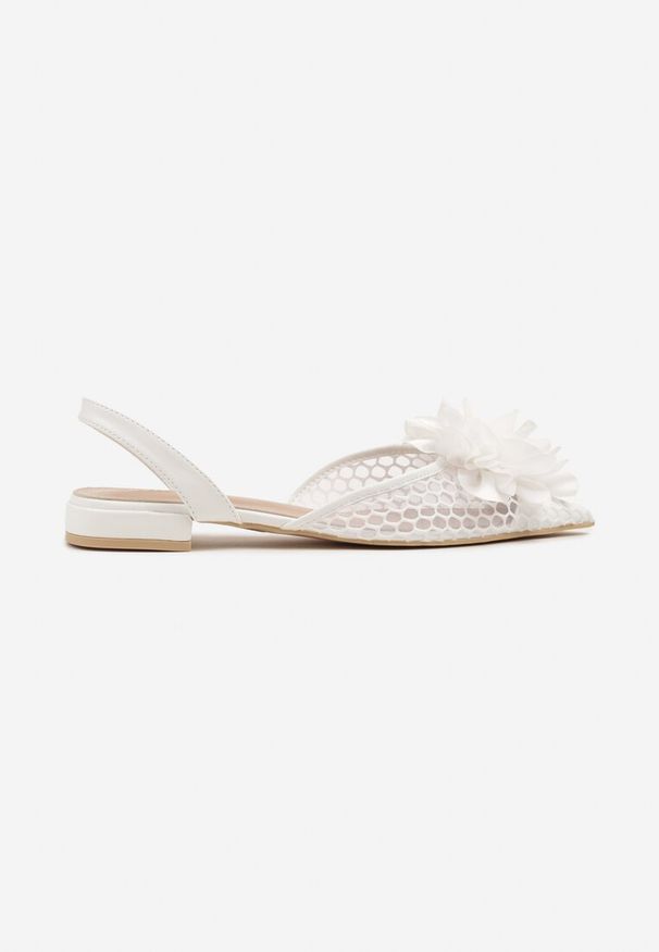 Renee - Białe Sandały Vices Slingback z Siateczkową Cholewką Ozdobione Kwiatem 3D Lilivora. Okazja: na co dzień. Zapięcie: sprzączka. Kolor: biały. Wzór: kwiaty, aplikacja. Sezon: lato. Styl: elegancki, casual, klasyczny
